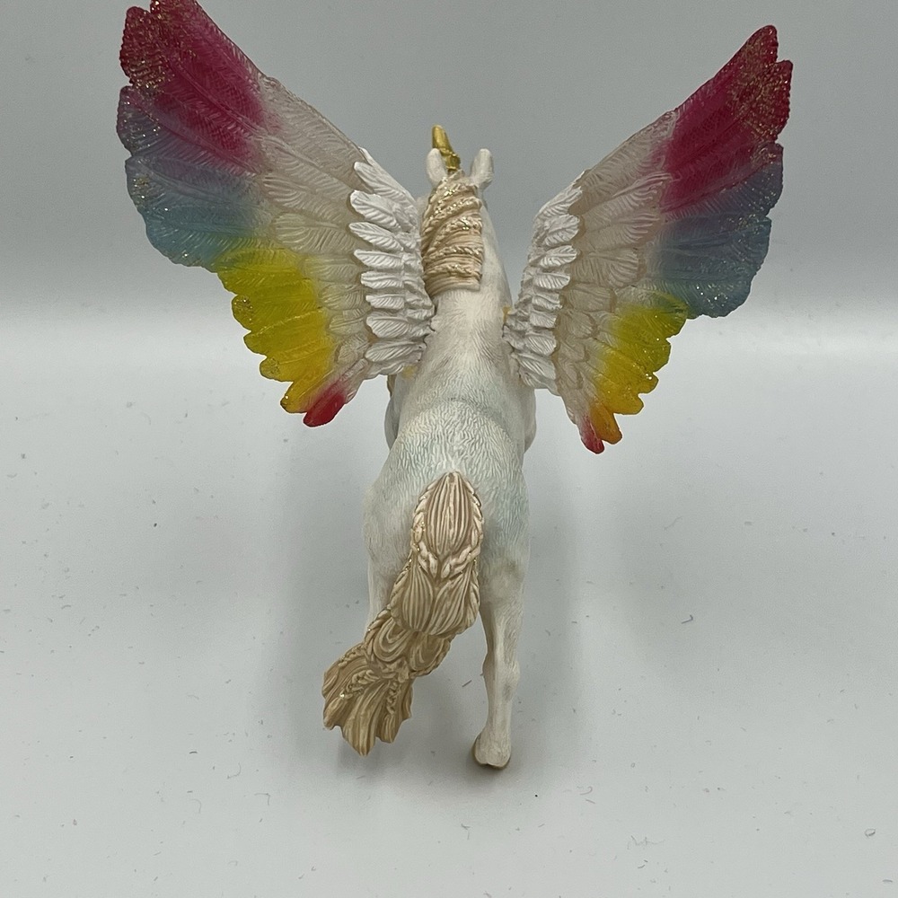 Schleich Winged Rainbow Unicorn Figurine Gold Mane Tail Collector Piece 5.5" - Picture 5 of 14